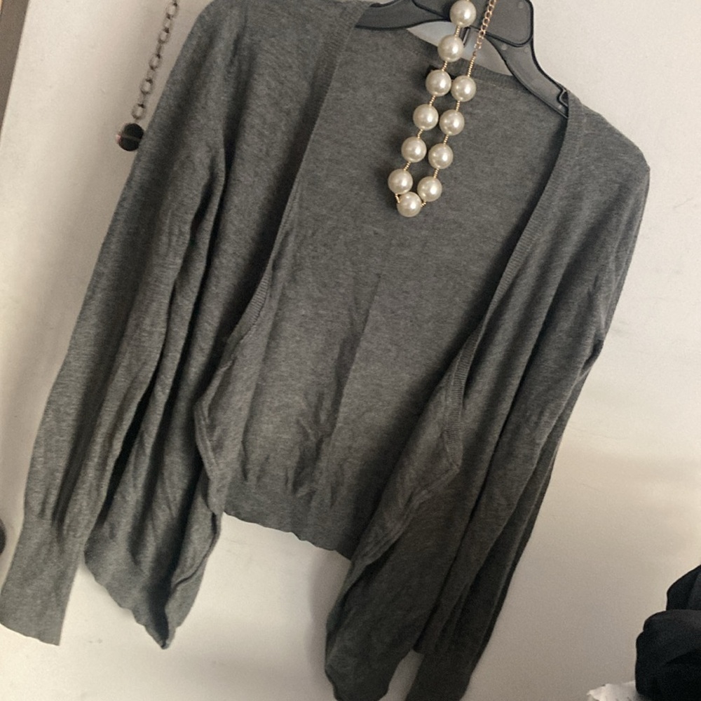 Buttonless lightweight sweater